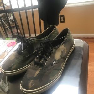 Camo vans men’s 6 women’s 7.5